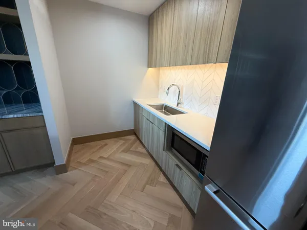 $3,950 | 811 North Columbus Street, Unit 302, Alexandria, VA 22314