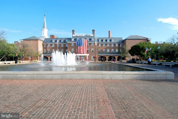 $3,950 | 811 North Columbus Street, Unit 302, Alexandria, VA 22314