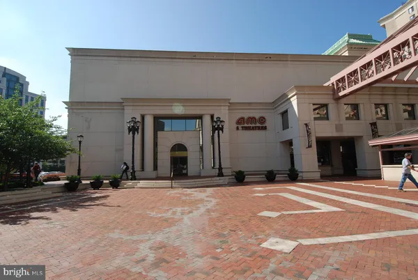 $3,950 | 811 North Columbus Street, Unit 302, Alexandria, VA 22314