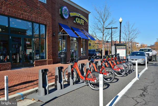 $4,200 | 811 North Columbus Street, Unit 302, Alexandria, VA 22314