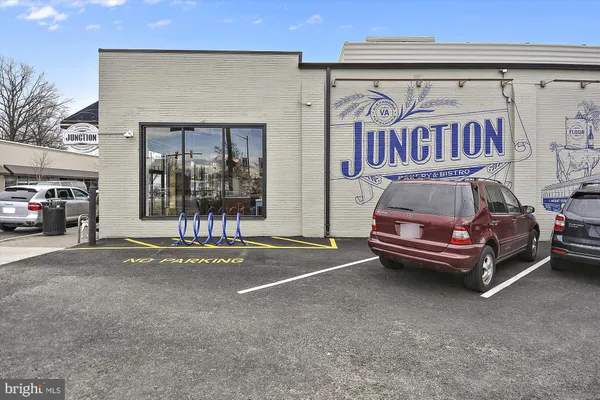 $3,950 | 811 North Columbus Street, Unit 302, Alexandria, VA 22314