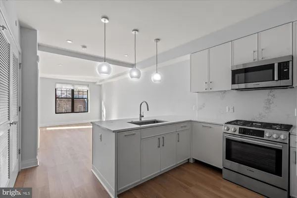 $4,200 | 811 North Columbus Street, Unit 302, Alexandria, VA 22314