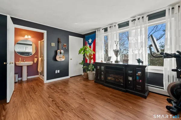 $379,900 | 32 Burr Avenue, Middletown, CT 06457