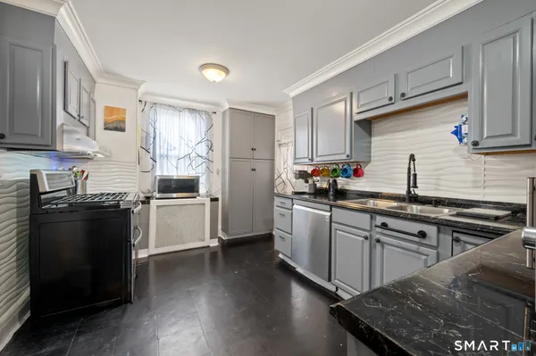 $379,900 | 32 Burr Avenue, Middletown, CT 06457