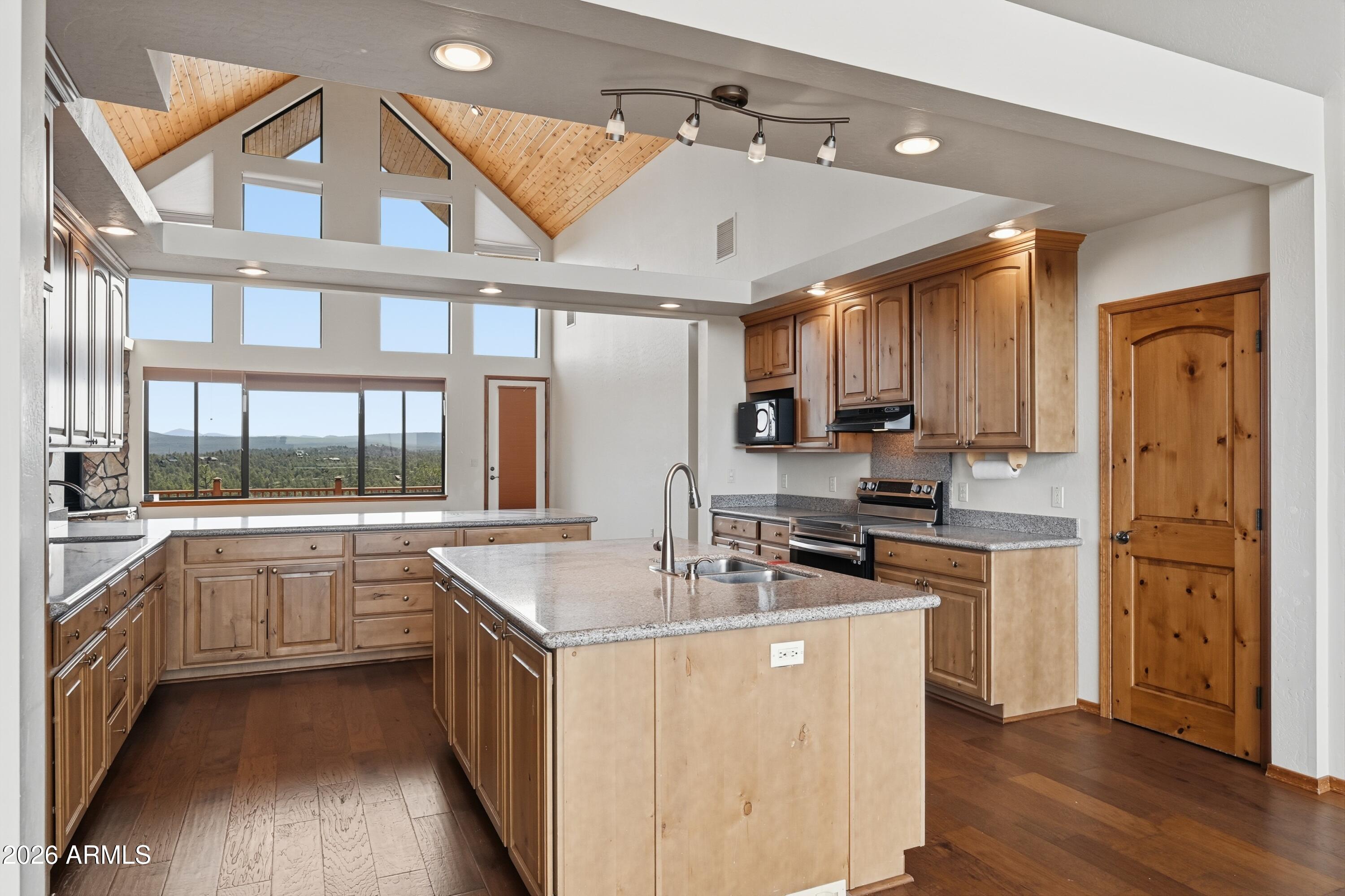 1561 South Canyon Ridge Trail Show Low, AZ 85901 - Photo 11 of 61 a kitchen with a stove a sink and a refrigerator