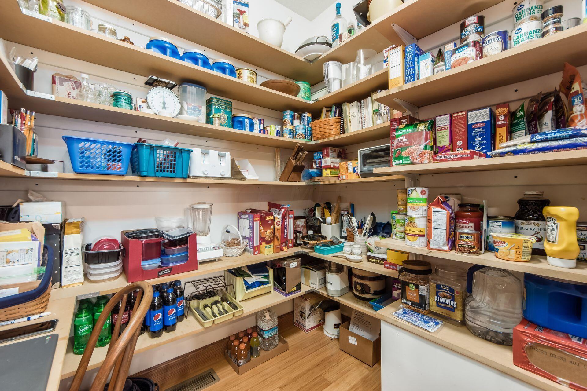 788 Alton Road Galloway, OH 43119 - Photo 24 of 68 Walk In Pantry