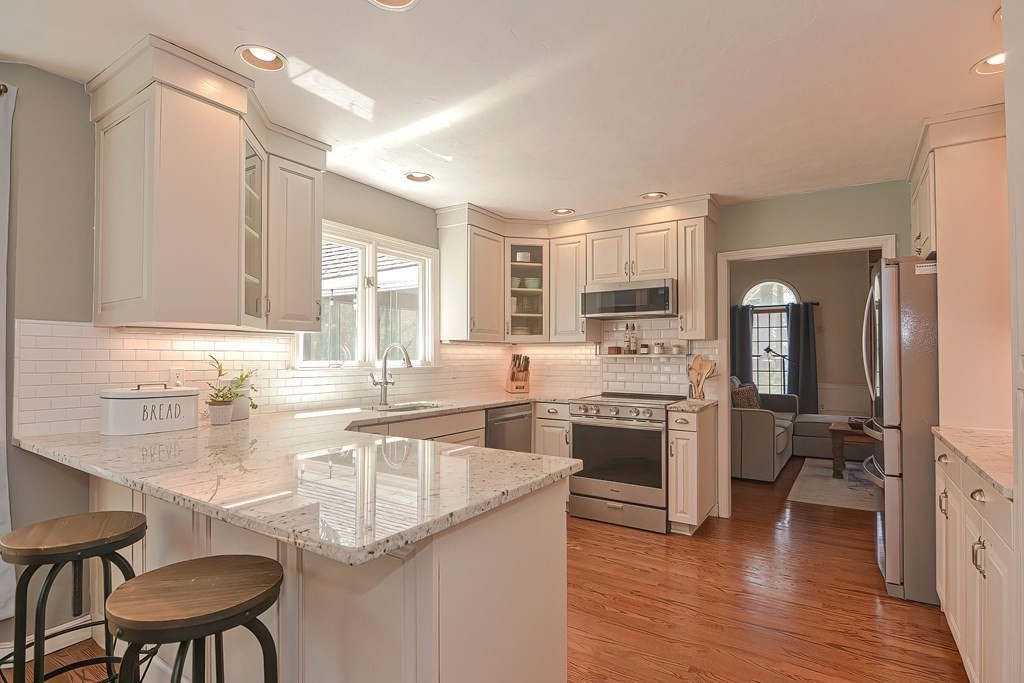 14 Stoney Brook Road Hopkinton, MA 01748 - Photo 4 of 33 Gallery Image 4