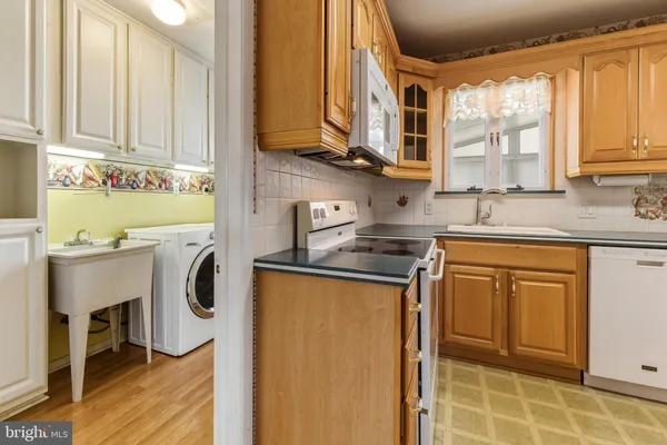 $320,000 | 37 Harmony Road, Gibbstown, NJ 08027