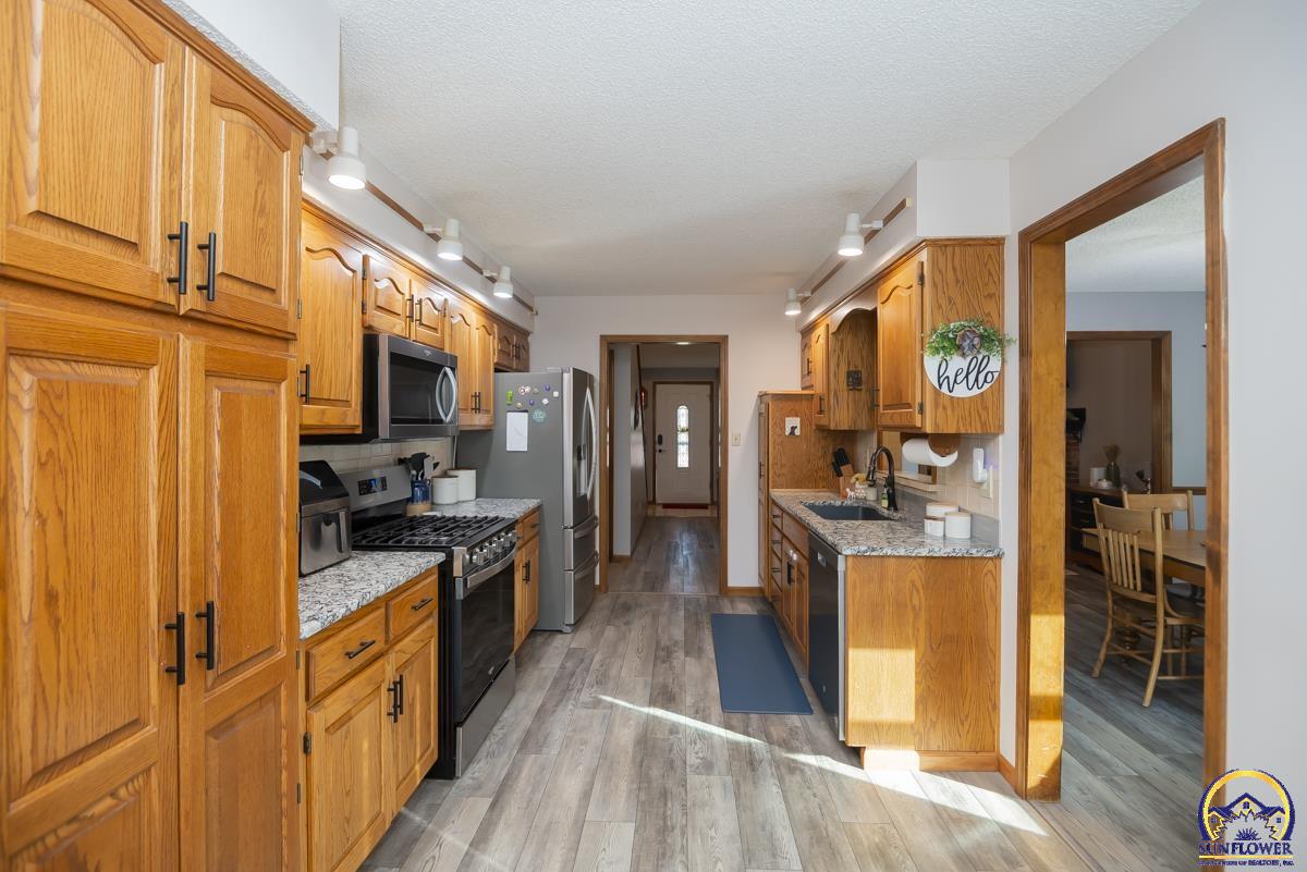 2831 Southwest Bingham Road Topeka, KS 66614 - Photo 12 of 36