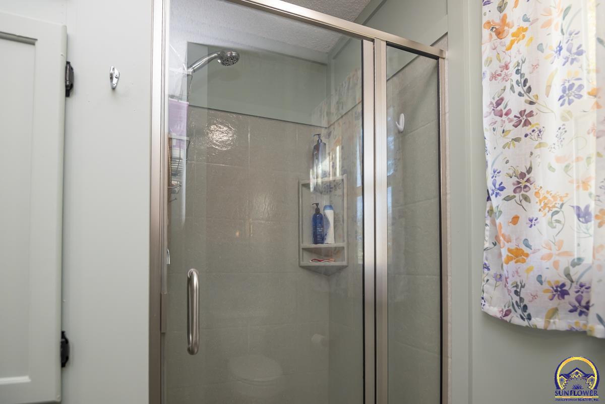 2831 Southwest Bingham Road Topeka, KS 66614 - Photo 15 of 36