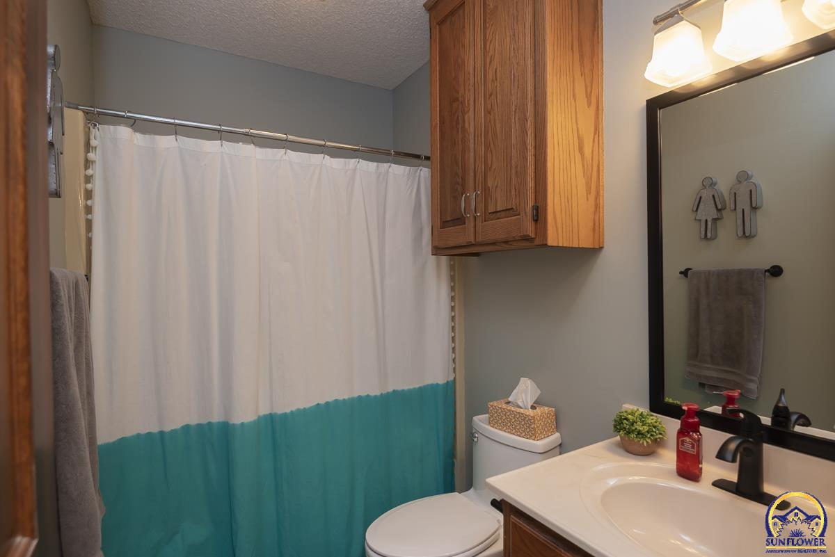 2831 Southwest Bingham Road Topeka, KS 66614 - Photo 25 of 36