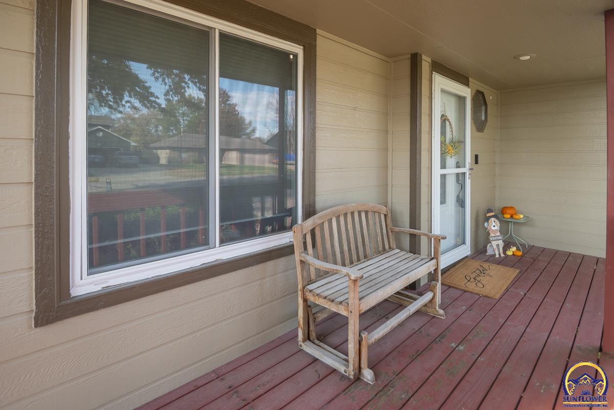 2831 Southwest Bingham Road Topeka, KS 66614 - Photo 4 of 36