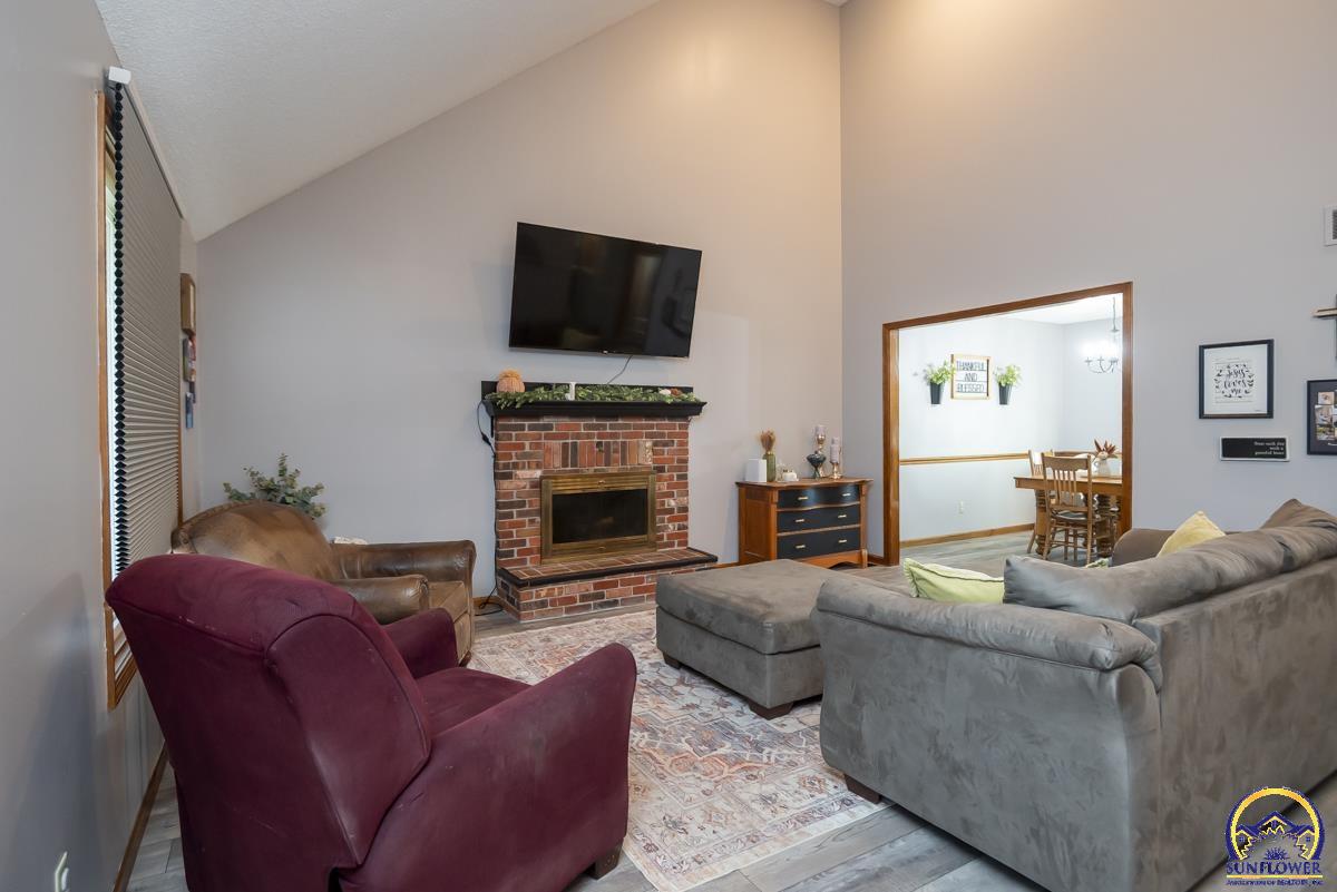 2831 Southwest Bingham Road Topeka, KS 66614 - Photo 5 of 36