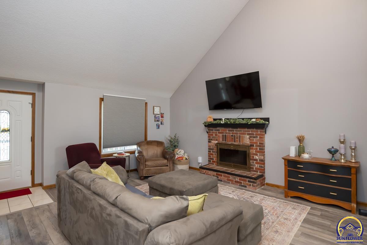 2831 Southwest Bingham Road Topeka, KS 66614 - Photo 6 of 36