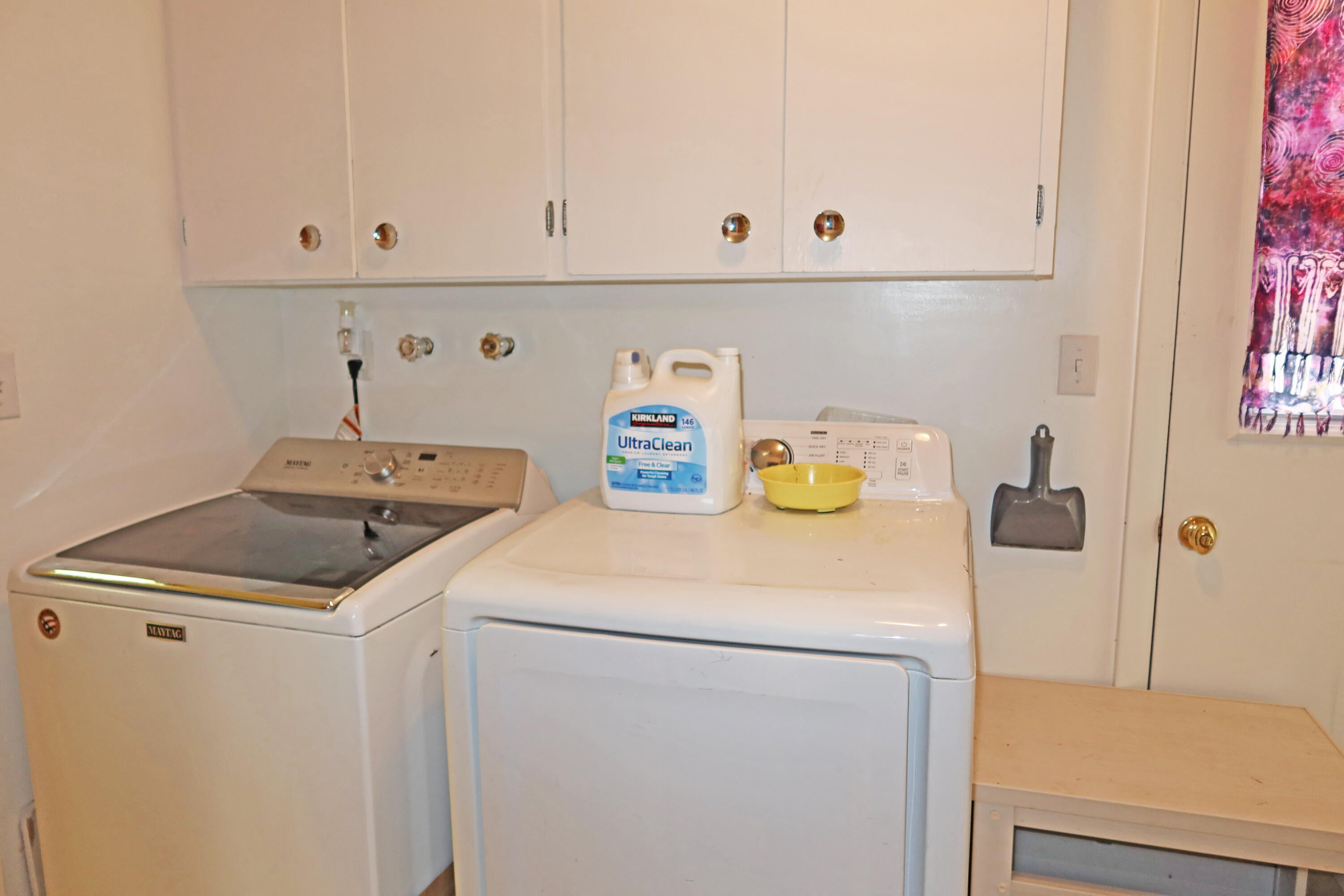 588 North 6th Street Central Point, OR 97502 - Photo 18 of 26 Laundry