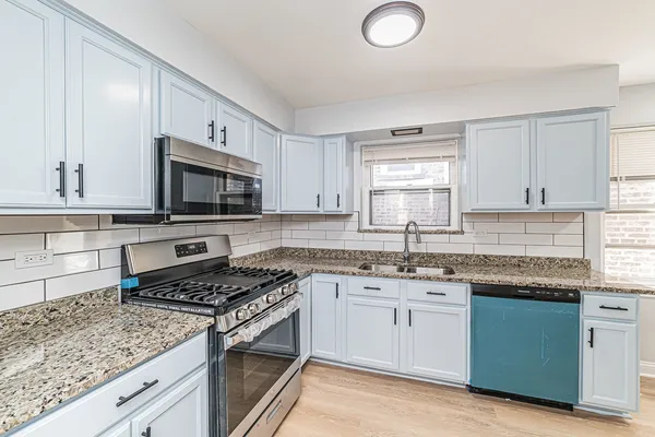 $2,500 | 7530 North Oakley Avenue, Unit 2, Chicago, IL 60645