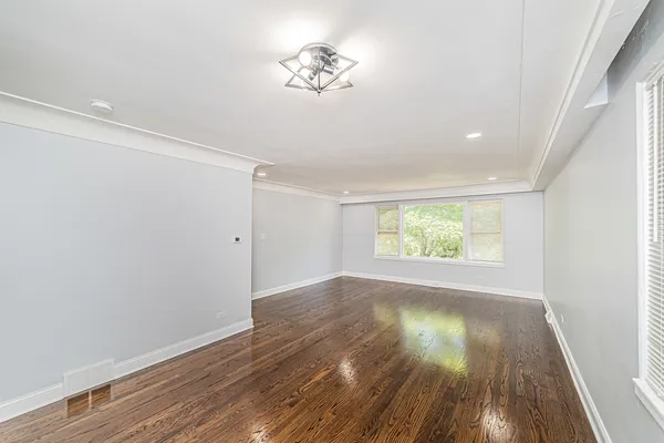 $2,500 | 7530 North Oakley Avenue, Unit 2, Chicago, IL 60645
