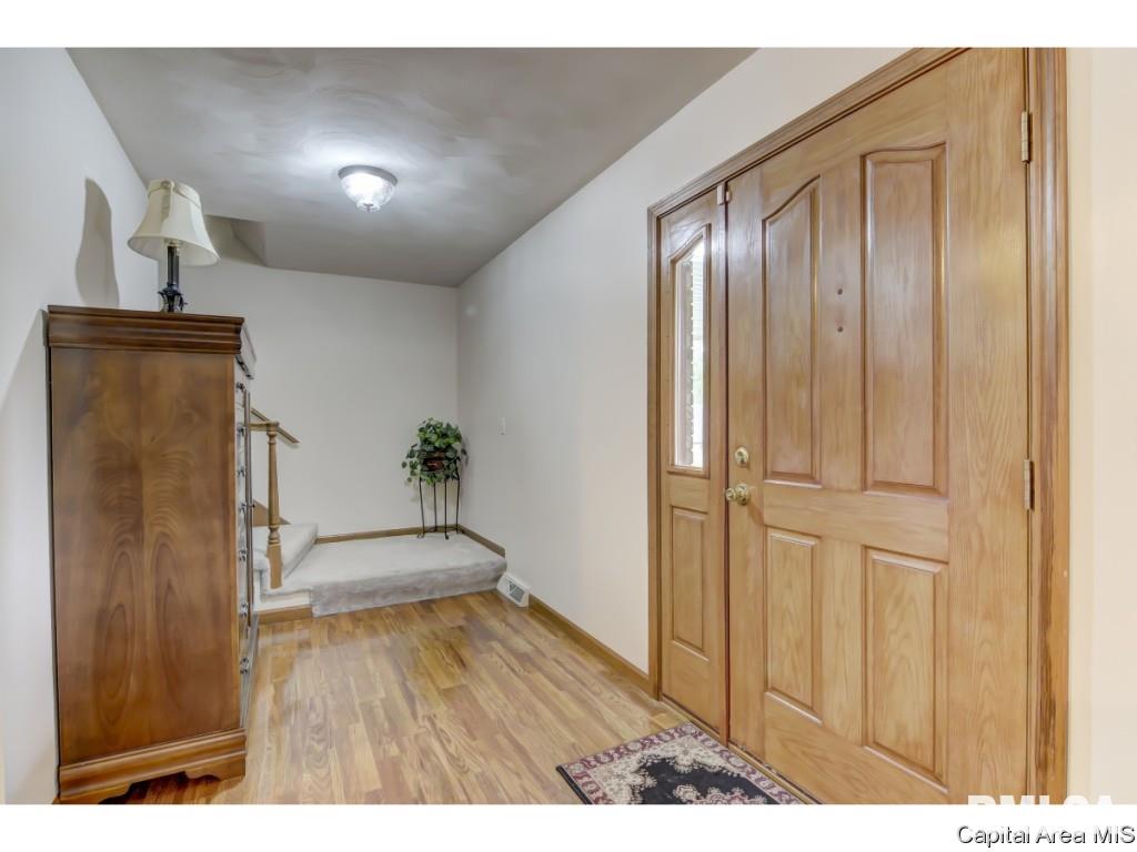 312 Thames River Road Springfield, IL 62711 - Photo 10 of 31