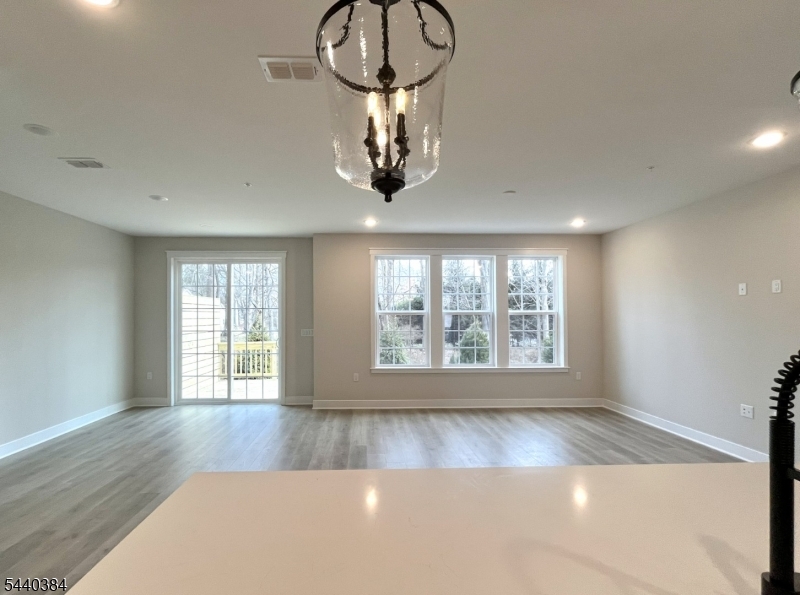 104 Myrtle Road Warren, NJ 07059 - Photo 7 of 21