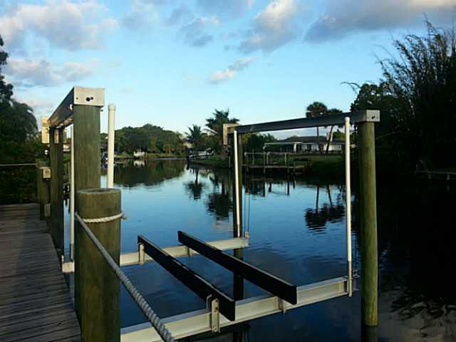 814 Northwest Spruce Ridge Drive Stuart, FL 34994 - Photo 11 of 24 Gallery Image 11