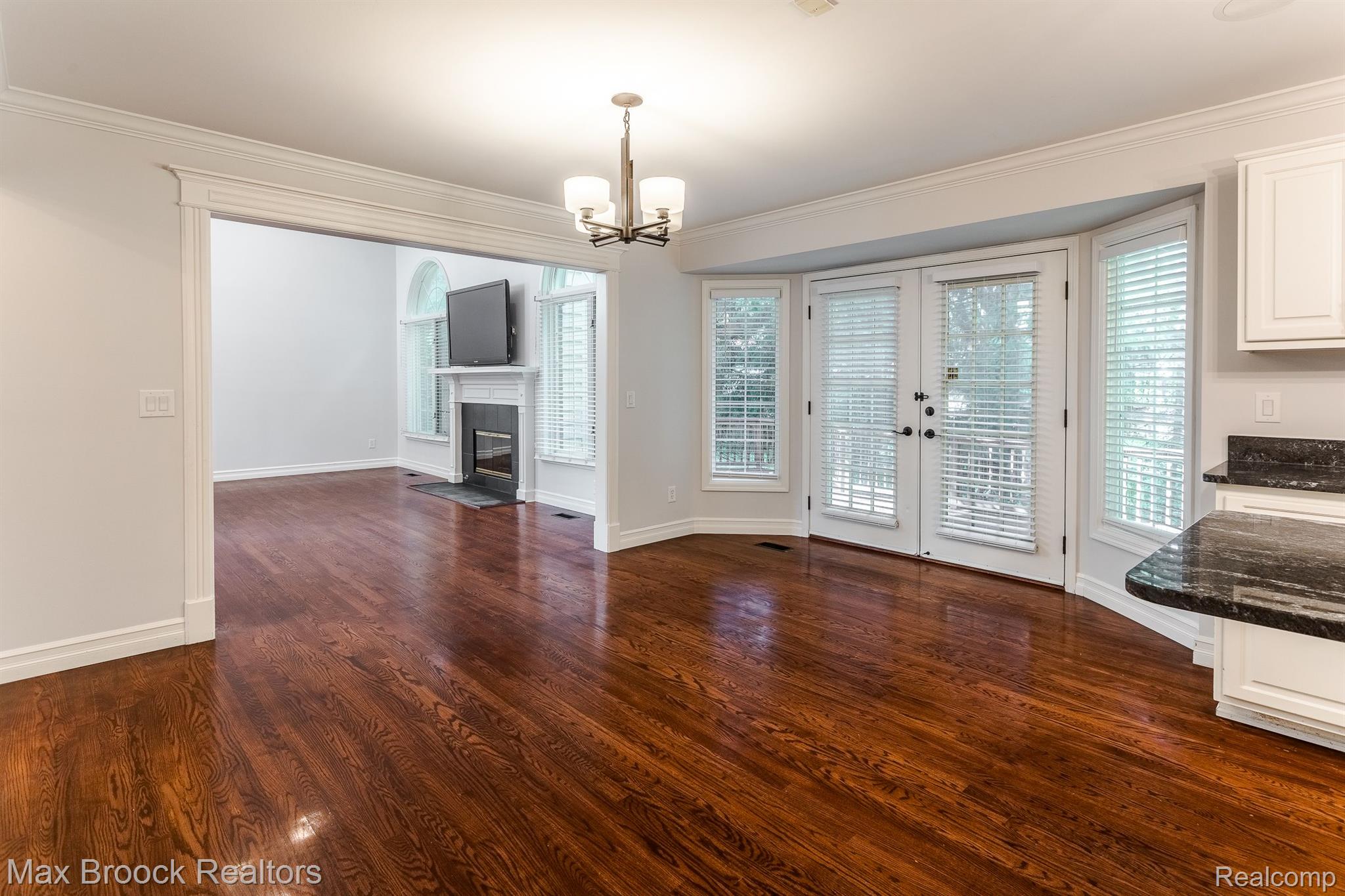 3487 Warwick Drive Rochester, MI 48309 - Photo 7 of 36 Gallery Image 7