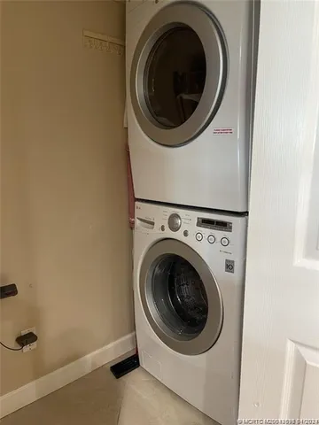 $2,100 | 264 Northeast Edgewater Drive, Unit 102, Stuart, FL 34996