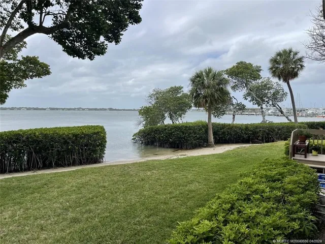 $2,100 | 264 Northeast Edgewater Drive, Unit 102, Stuart, FL 34996