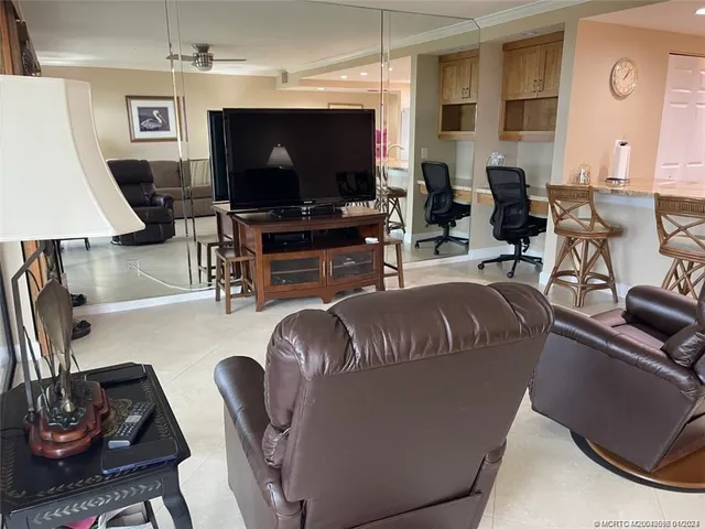 $2,100 | 264 Northeast Edgewater Drive, Unit 102, Stuart, FL 34996