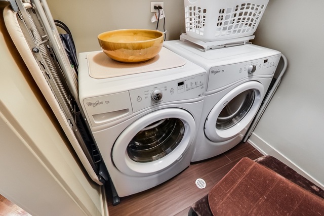 55 West Goethe Street, Unit 1233 Chicago, IL 60610 - Photo 10 of 31 a utility room with dryer and washer