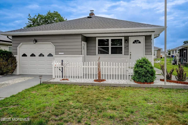 $368,000 | 426 St Thomas Drive, Toms River, NJ 08757