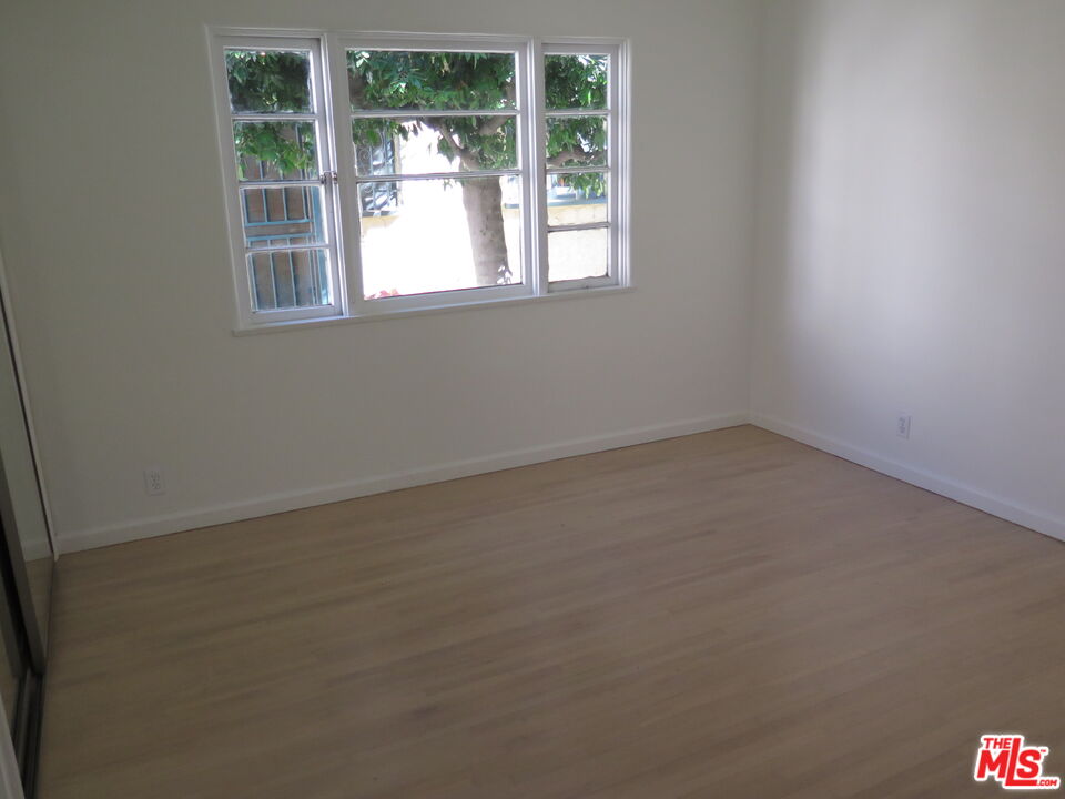 2128 20th Street, Unit B Santa Monica, CA 90405 - Photo 14 of 22 an empty room with a window