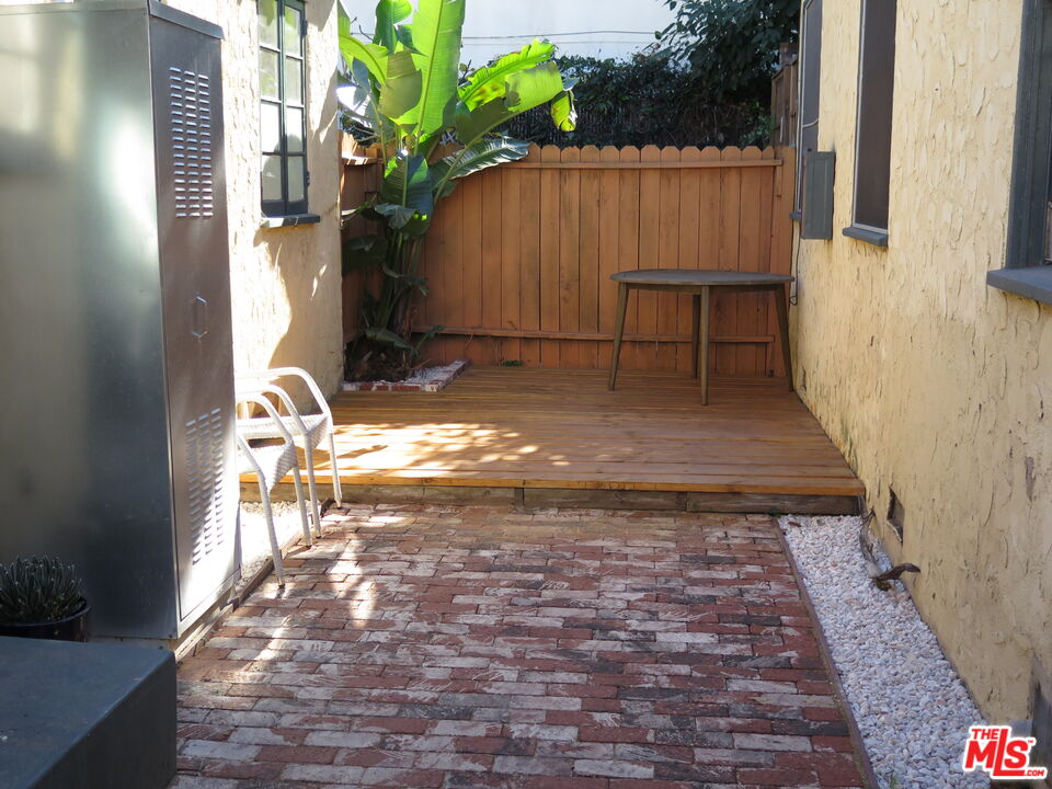 2128 20th Street, Unit B Santa Monica, CA 90405 - Photo 18 of 22 a view of a backyard with a patio