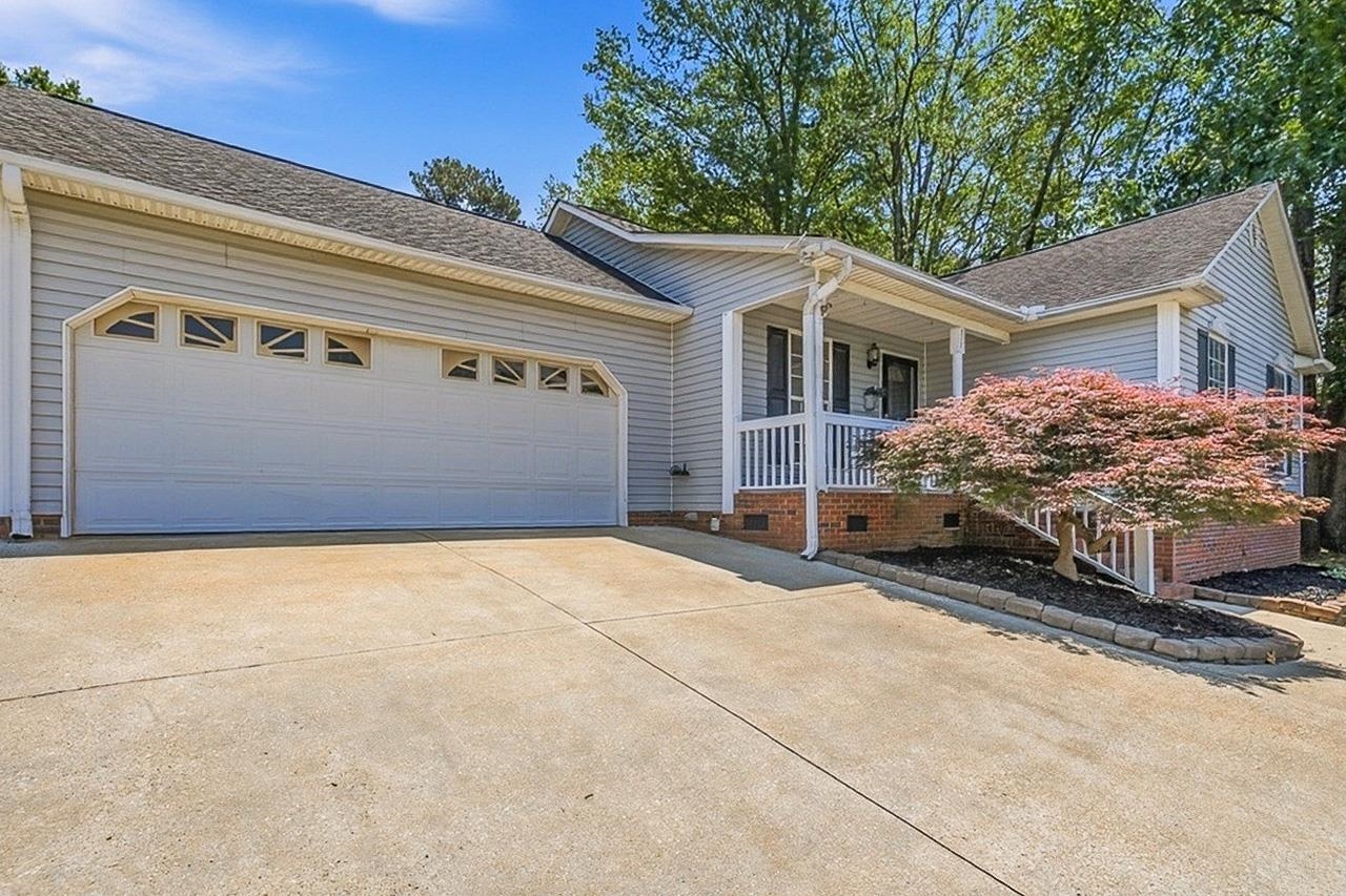 312 Carmichael Court Boiling Springs, SC 29316 - Photo 3 of 41
