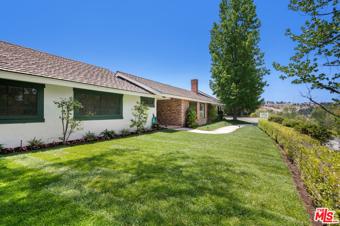 5860 Fitzpatrick Road Hidden Hills, CA 91302 - Photo 9 of 19 Gallery Image 9