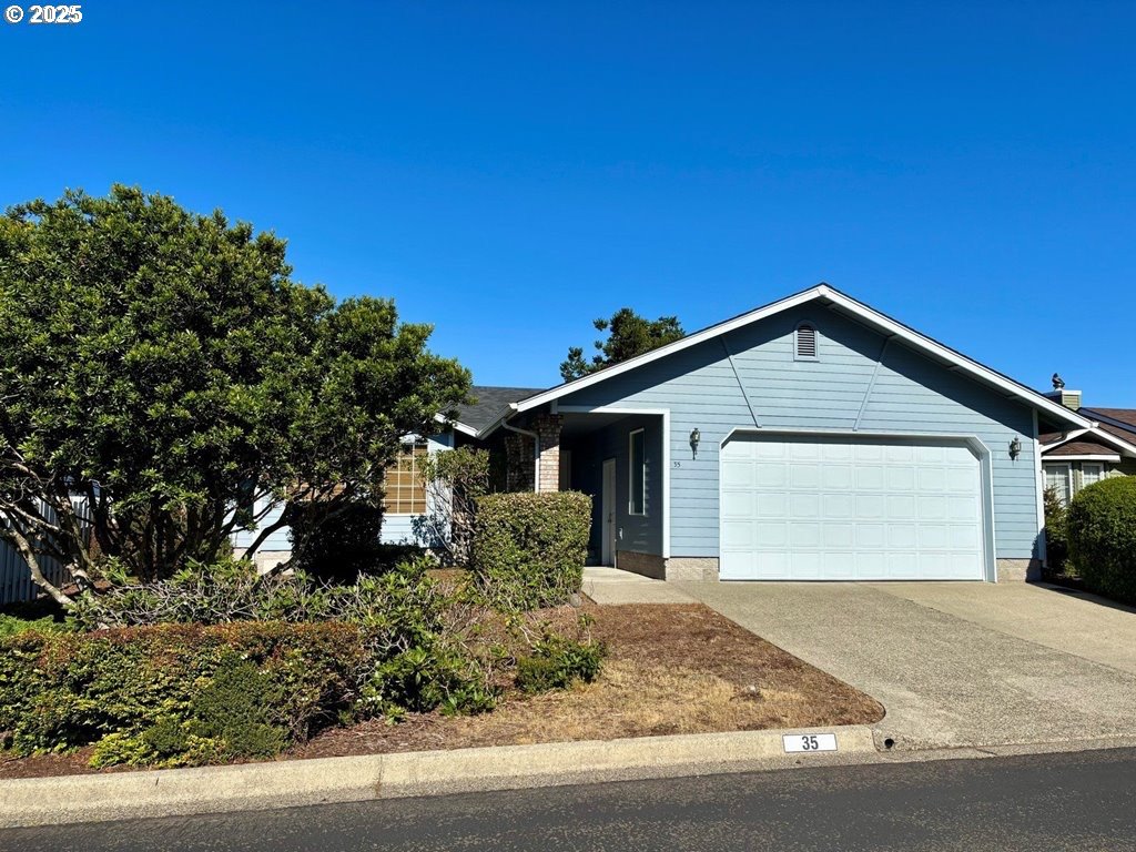 35 Wildwinds Street Florence, OR 97439 - Photo 2 of 32 a view of a house with a yard