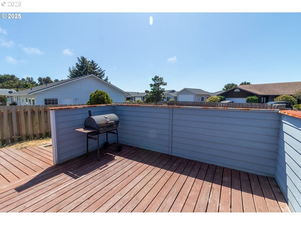 35 Wildwinds Street Florence, OR 97439 - Photo 22 of 32 a view of sitting area on wooden floor