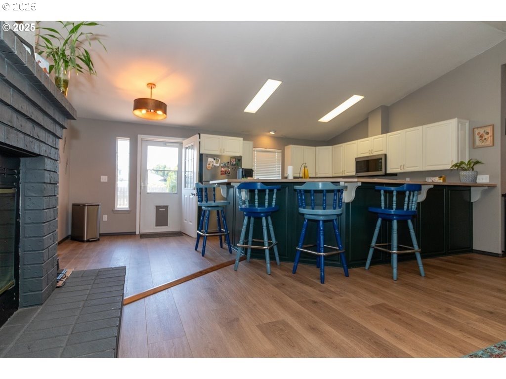 35 Wildwinds Street Florence, OR 97439 - Photo 8 of 32 a view of a livingroom with furniture and furniture