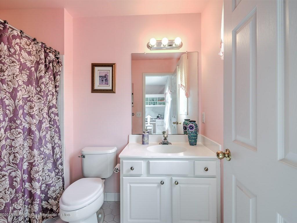 66 Pleasant Valley Road Morganville, NJ 07751 - Photo 26 of 38 026_PRINCESS SUITE BATHROOM