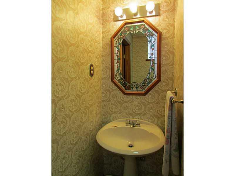 206 Ridgeview Drive Venetia, PA 15367 - Photo 11 of 18 Full Bath.
