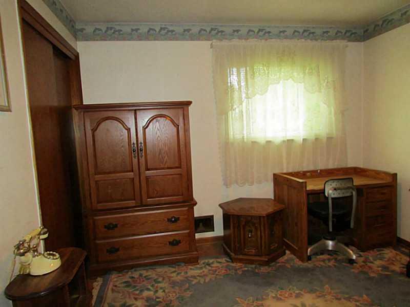 206 Ridgeview Drive Venetia, PA 15367 - Photo 13 of 18 Bedroom.