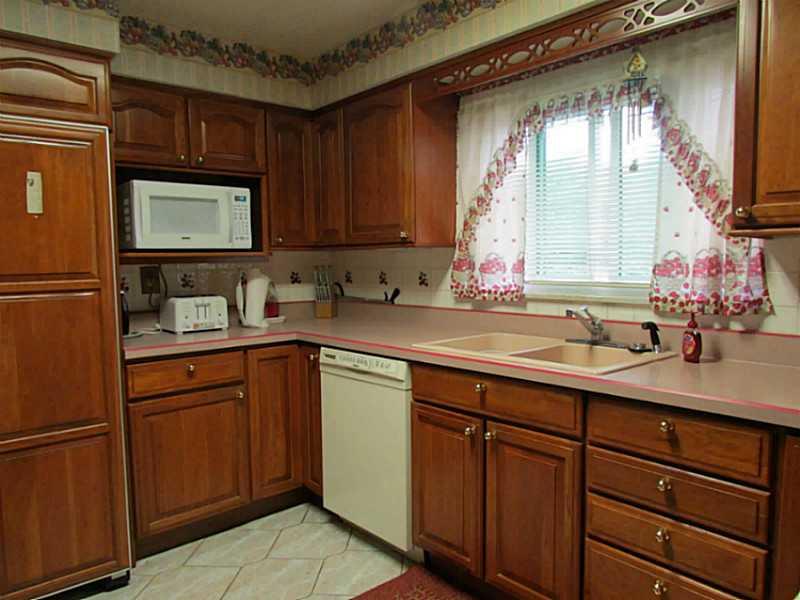 206 Ridgeview Drive Venetia, PA 15367 - Photo 3 of 18 Kitchen.