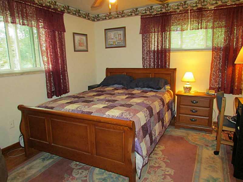 206 Ridgeview Drive Venetia, PA 15367 - Photo 4 of 18 Master Bedroom.