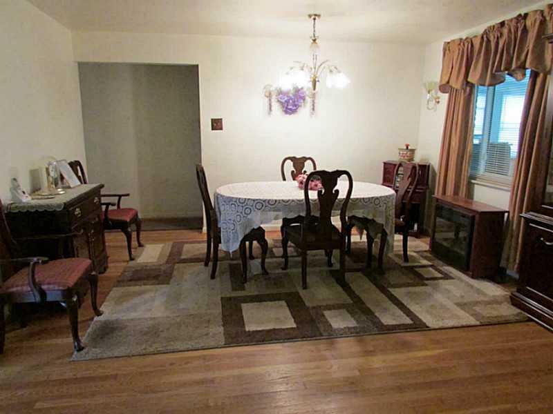 206 Ridgeview Drive Venetia, PA 15367 - Photo 5 of 18 Dining Room.