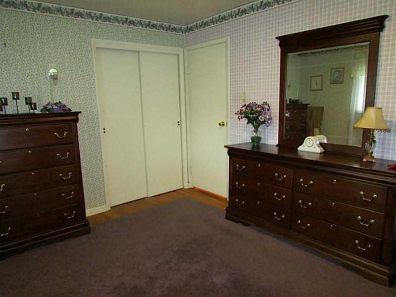 206 Ridgeview Drive Venetia, PA 15367 - Photo 7 of 18 Bedroom.