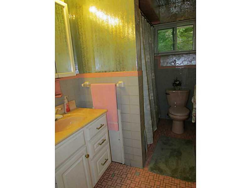 206 Ridgeview Drive Venetia, PA 15367 - Photo 8 of 18 Full Bath.