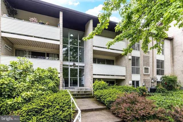 $1,950 | 5602 Bismach Drive, Unit 204, Alexandria, VA 22312