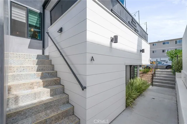 a view of entryway with a front door
