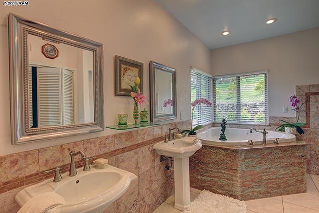 104 Cooke Road Kula, HI 96790 - Photo 9 of 22 a bathroom with a tub sink and mirror