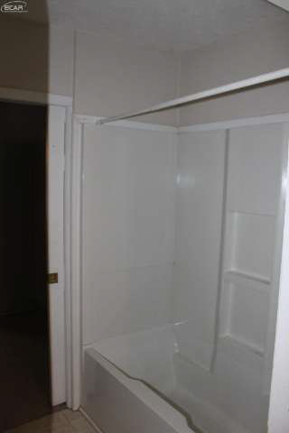 3299 South Center Road Burton, MI 48519 - Photo 11 of 14 20459856-10.JPG
