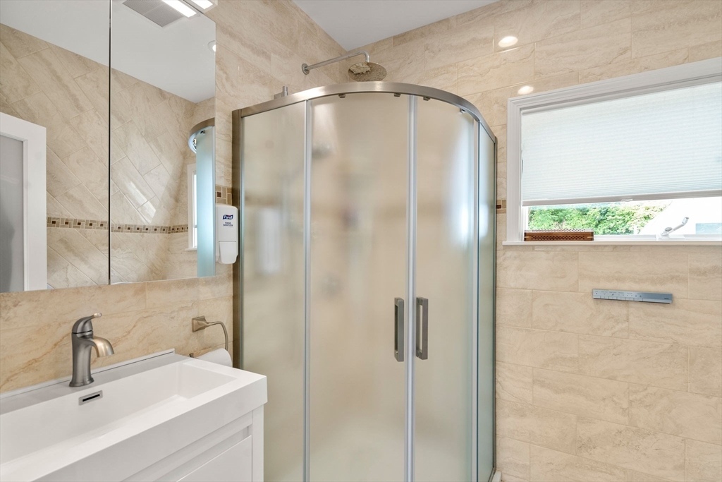 27 Hamilton Place Needham, MA 02494 - Photo 14 of 42